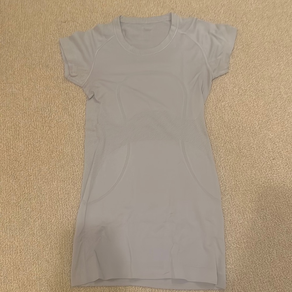 Swiftly Tech Short-Sleeve Shirt very light purple